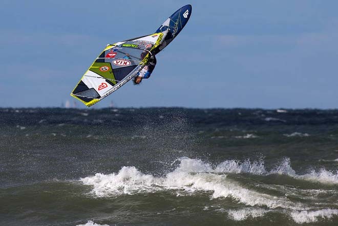 Fernandez back loop - 2012 PWA Cold Hawaii World Cup ©  John Carter / PWA http://www.pwaworldtour.com